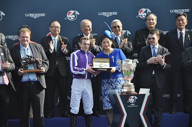 スポンサーからの賞品を受け取ります