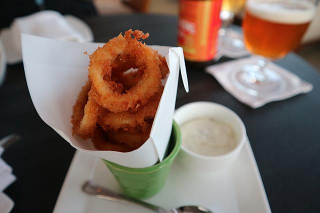 Crispy Squid Lime Mayo.さっぱりしたライムマヨネーズに柔らかなイカフライをつけて。ビールが進みますね。