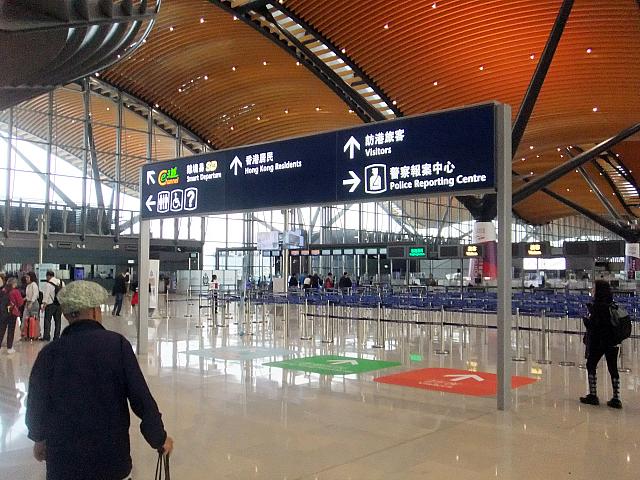 税関内部のようす