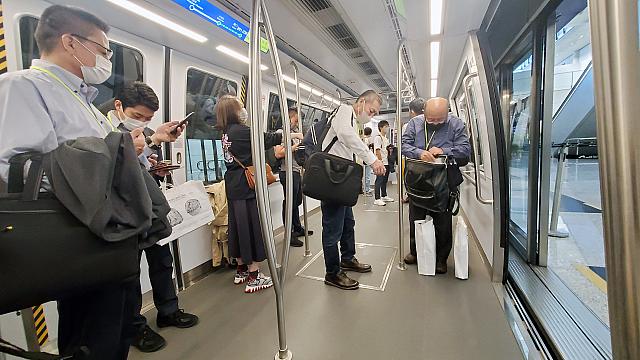 空港の列車内のようす