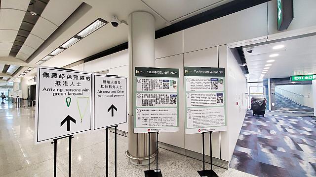標識に沿って進みます