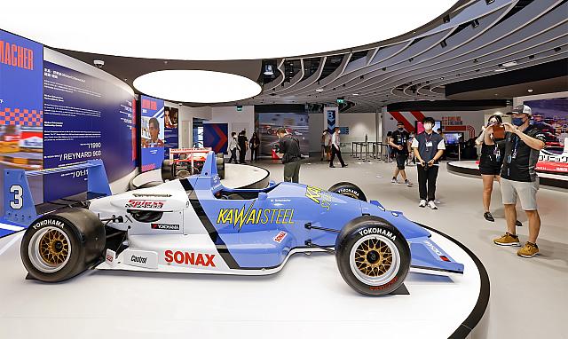 新しくなったマカオグランプリ博物館を訪れる関係者