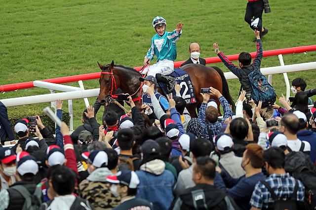 本命の勝利にファンも大興奮