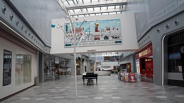 天上もガラス張りで明るいです