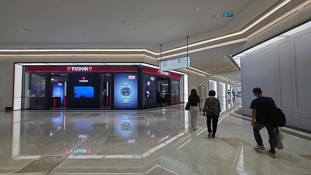 ブランドの店もあります