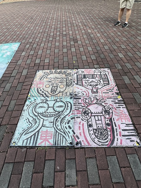 これも同じくトンチョンですが、学校前の地面に突然現れた絵です。