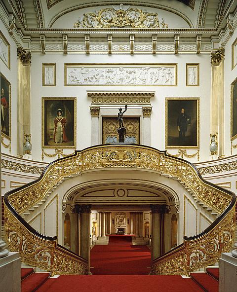 ３，グランドステアケース（大階段）　※提供写真　Derry Moore The Royal Collection © 2011, Her Majesty Queen Elizabeth II
