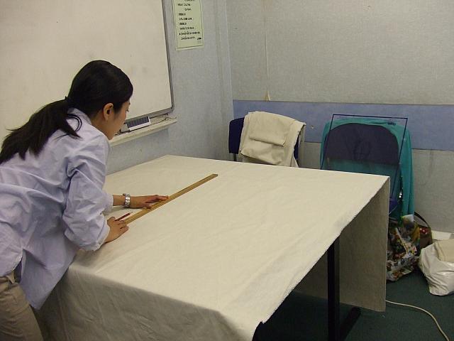 こちらの生徒さんはカーテンを製作中