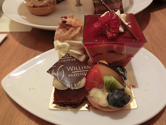 一度に４つの味が楽しめるプティ・フール