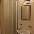 シャワールームが室内にある客室の例