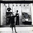ファッション、音楽、デザイン、アートの世界において若者によるカルチャーの革命が起きた、1960年代のロンドン。スウィンギング・ロンドンと呼ばれるシックスティーズポップカルチャーの先駆者となったのが、マリー・クワントとテレンス・コンランです。