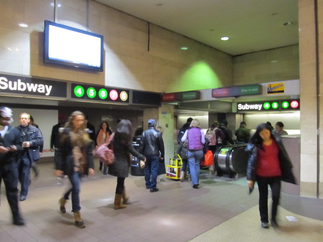地下鉄駅への連絡口