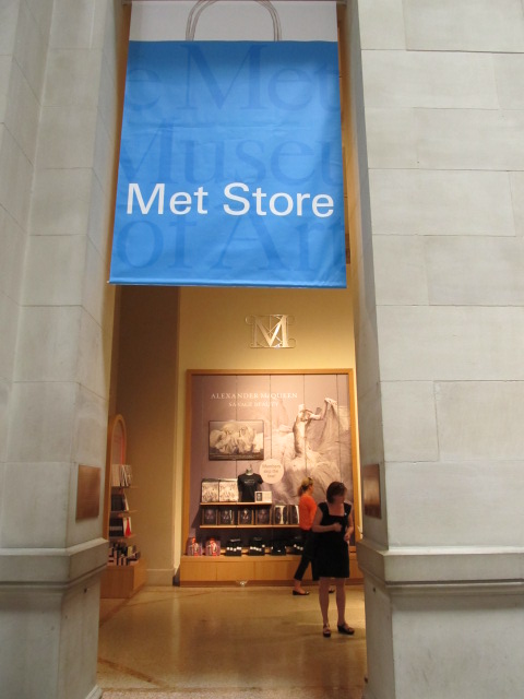 メインのギフトショップ入口