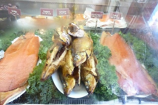 スモークサーモン(LOX）など