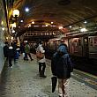 地下鉄の駅。日本に比べて暗い。。