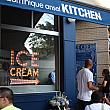 アイスクリームは夏季限定で金・土・日の午後12時から午後9時まで。