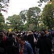 ハロウィーン目前の10月24日、イーストビレッジにてハロウィーンドッグパレードが開催されました。<br>たくさんの人、ワンちゃんであふれるトンプキンスクエアパーク。