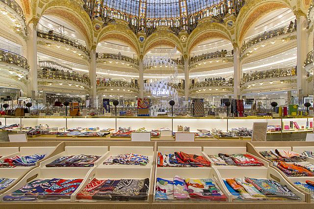 1階はラグジュアリーなフロア(C)Galeries LAFAYETTE