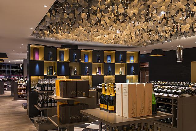 名だたるワインがずらり(C)Galeries LAFAYETTE
