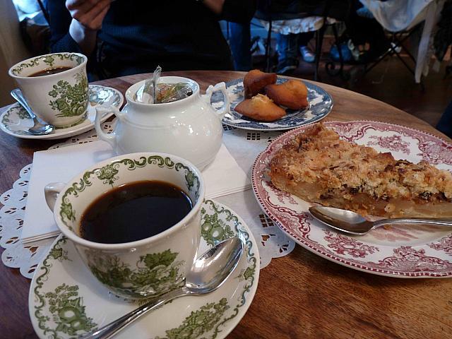 おいしいコーヒーとスイーツでホッと一息。