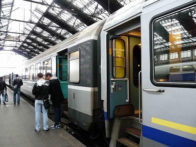 リヨン駅からはこちらの電車で！