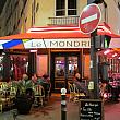 パリでは女性の夜の一人飲みはほとんど見かけない