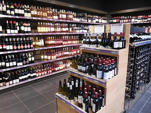 コンビニとは思えないワイン売り場
