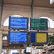 新しくなった電光掲示板。これで出発時刻と乗車ホームを確認。TGVはよく遅れることでも有名なので確認はとっても大事。