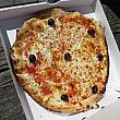 というわけでマルゲリータを試食。焼きたて熱々、自家製ピザ生地も最高です。
