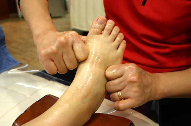 しっかりと手で丁寧に行ってくれます！