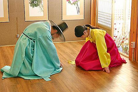 簡単なお辞儀。昔は夫婦でこんなふうに毎日お辞儀をしていたそう＾＾；