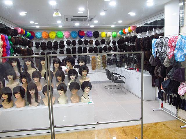 ウィッグのお店も