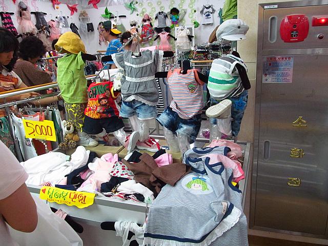 子供服を売るお店