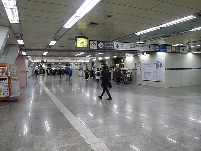 ２. 右にまがります