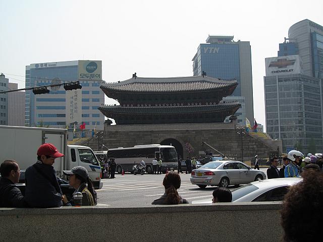 市庁側から
