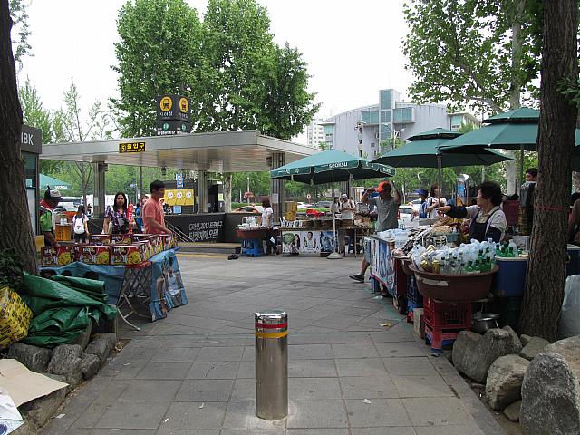 目の前は野球場！