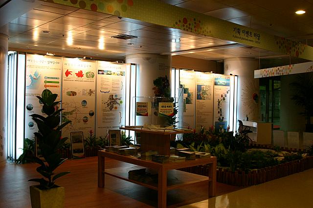 ★地域広報イベント広場：地域の観光案内やお祭り紹介、特産物紹介など、各地域を紹介するPR広場。