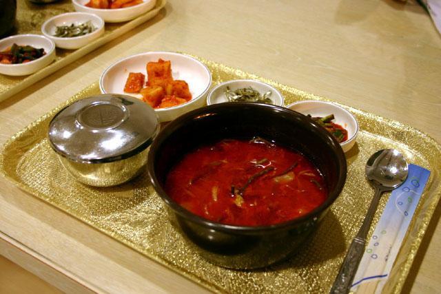 クッパ定食（800円）