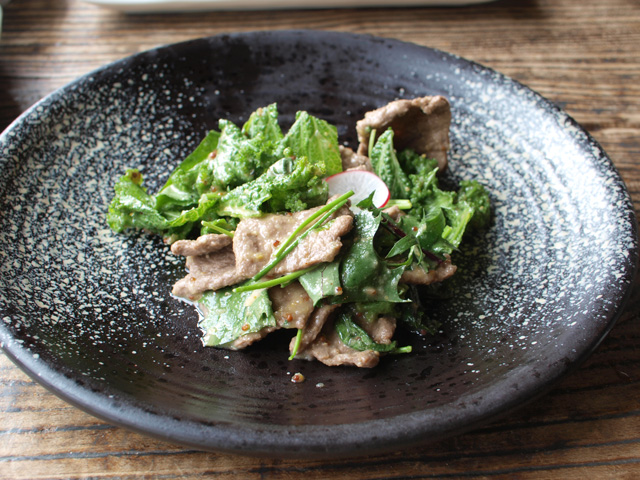 大豆で作ったお肉もどきのサラダ