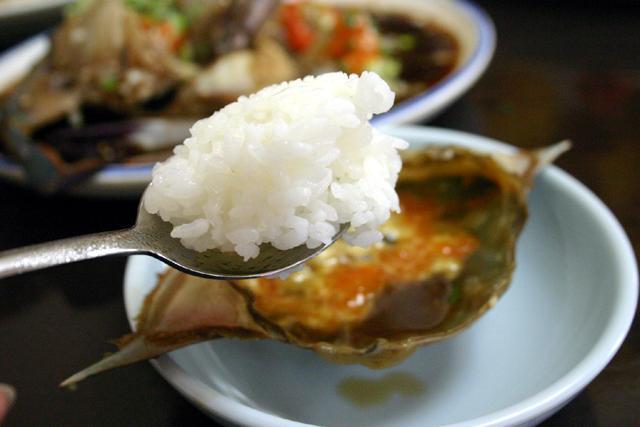 その上にご飯をこんもり！