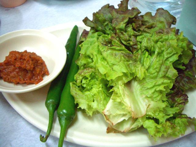 サンチュ：そのままでも、お肉を包んでも