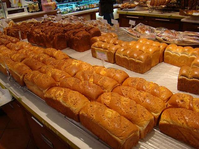 こちらは、食パンコーナー。