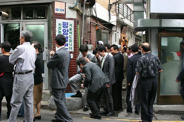 路地まで行列