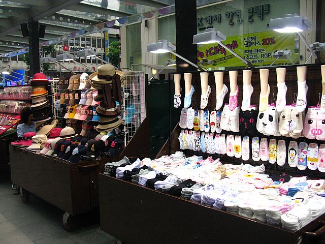 お土産の定番！？靴下がいっぱい！