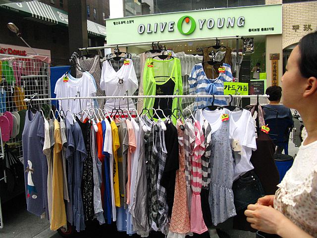 Tシャツなどカジュアル服も