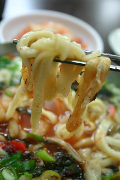 赤い薬味を混ぜて