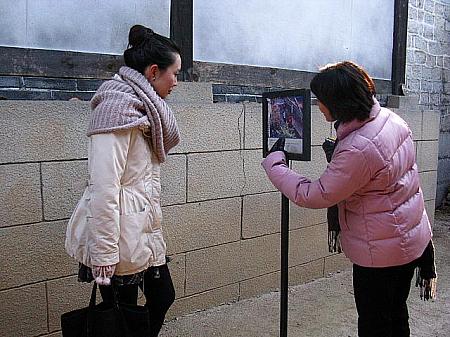 チョンさん：「ほらここが、チャングムとミン・ジョンホが抱き合ったトコロですよ～」
