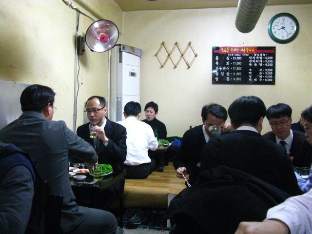 見事にサラリーマンだらけです！