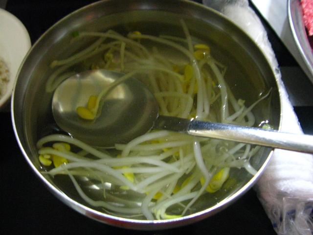 さっぱりコンナムルスープは<br>お酒の二日酔い防止にもいいんですョ