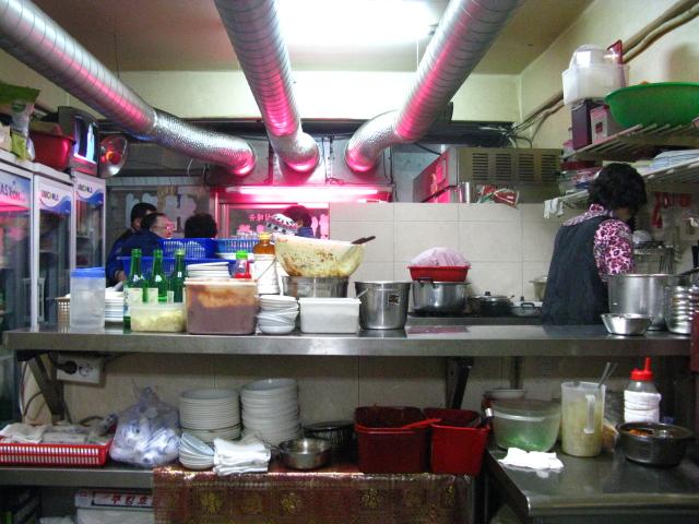 庶民的なオープン厨房！？